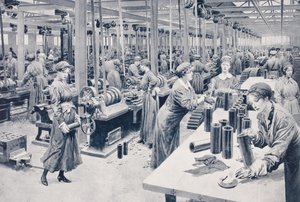 1915年に軍需工場で働く女性